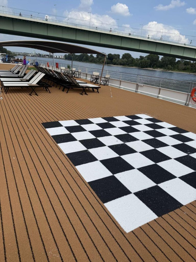 Artificial grass chess