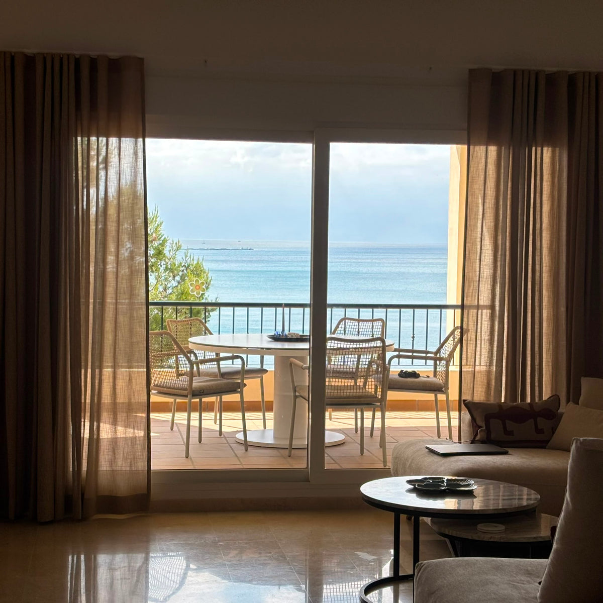 Wave curtains in a Mascarat apartment